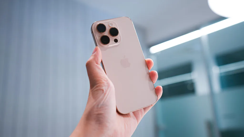 معرفی آیفون تاشو