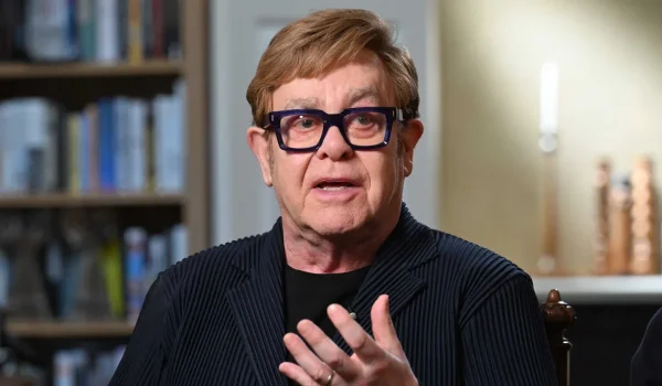 حمله تند التون جان به کپی رایت